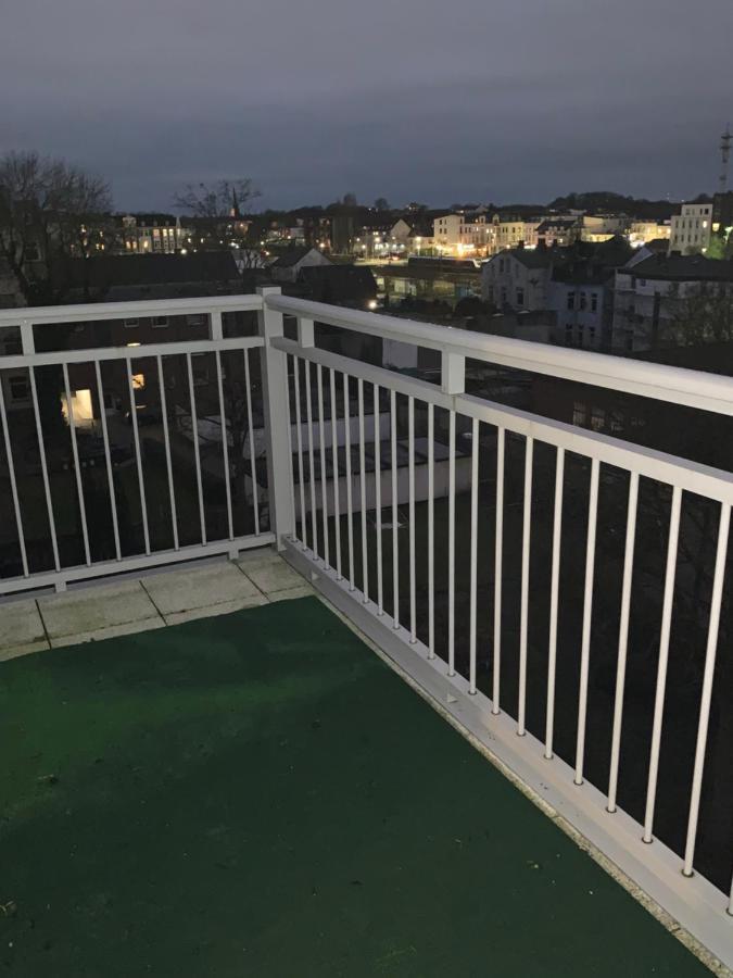 Sudstadt-Fewo Mit Grossem Balkon Nahe City Und Meer - Uber Den Dachern Von Whv Wilhelmshaven Esterno foto